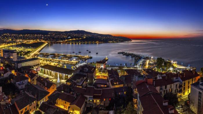 Sunny Old Town Apartment Koper Bagian luar foto